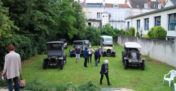 La collection de voitures anciennes de la famille Laurière présentée au public